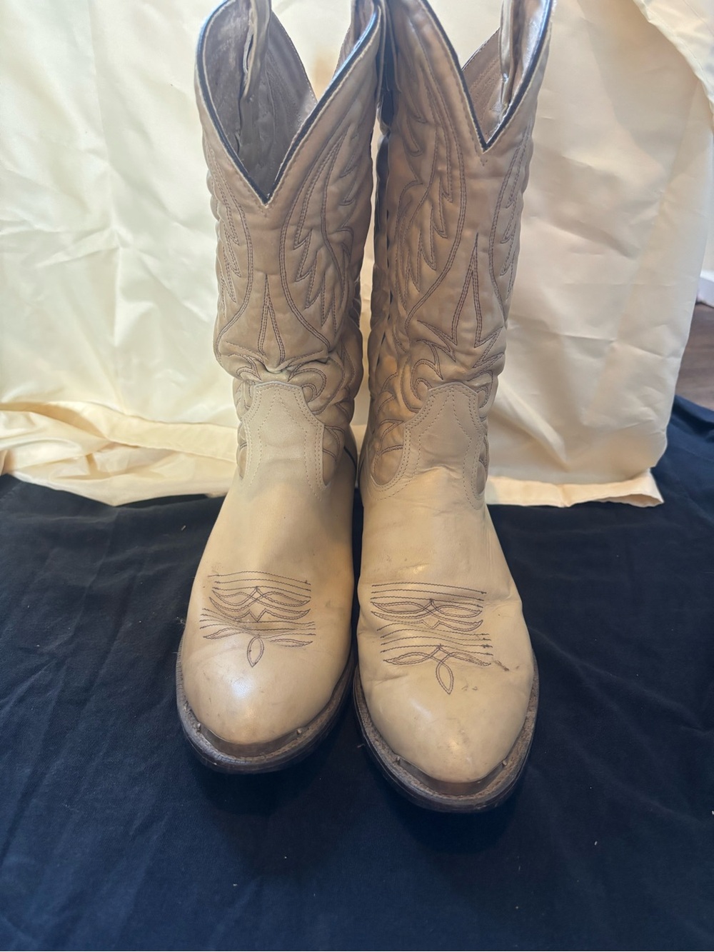 Vintage men’s tan Boulet cowboy boots